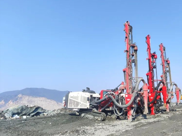 硬岩起舞：LGMRT SDC170潜孔钻车助力辽宁铁矿高效开采